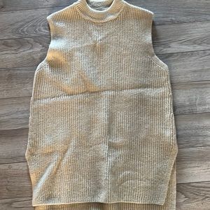 Sweater vest size small H &M